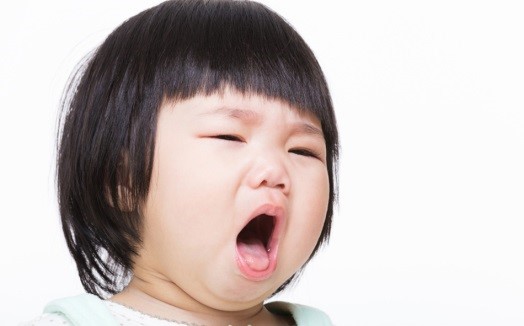 Viêm VA làm trẻ sốt cao đau họng