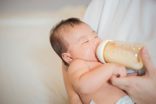 Khám phá sữa Nan Nga giá bao nhiêu? Mẹ có nên cho bé uống Nan Nga?