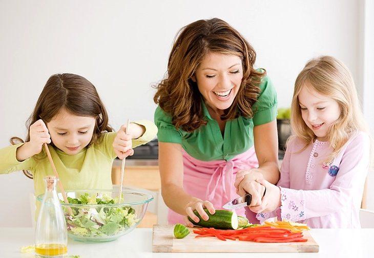 Bố mẹ nên cho trẻ ăn rau mỗi ngày